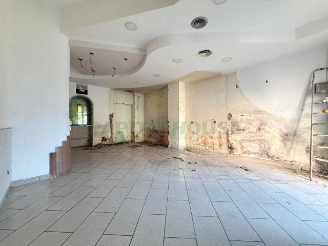 Locale Commerciale in affitto a San Paolo Bel Sito, Campania
