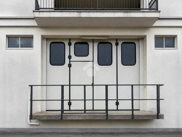 Locale Commerciale in affitto a San Paolo D'argon, Lombardia