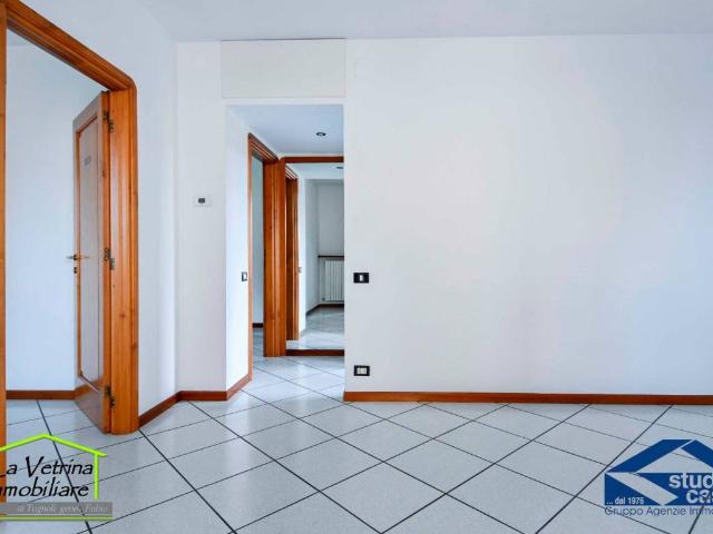 Locale Commerciale in affitto a San Paolo D'argon, Lombardia