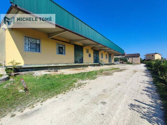 Locale Commerciale in affitto a San Pietro In Cariano, Veneto