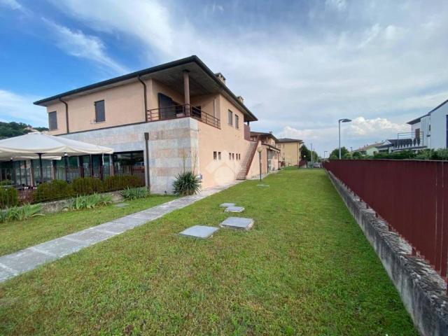 Locale Commerciale in affitto a San Pietro In Cariano, Veneto