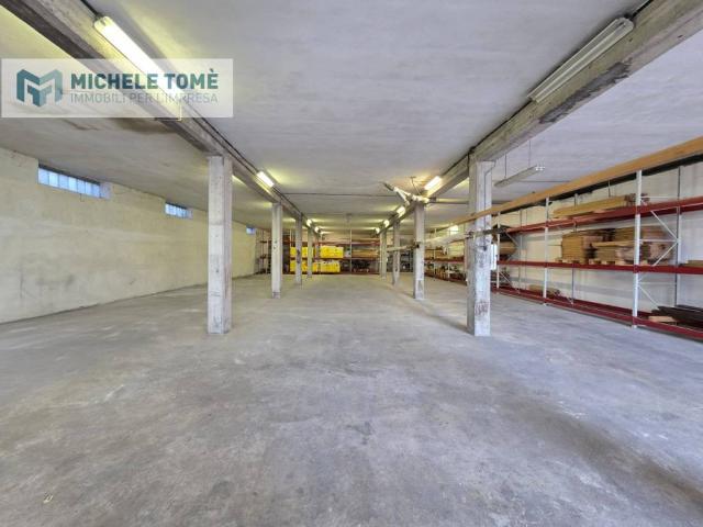 Locale Commerciale in affitto a San Pietro In Cariano, Veneto