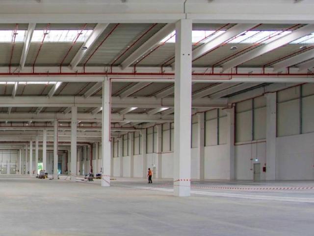Locale Commerciale in affitto a Piemonte, Novara