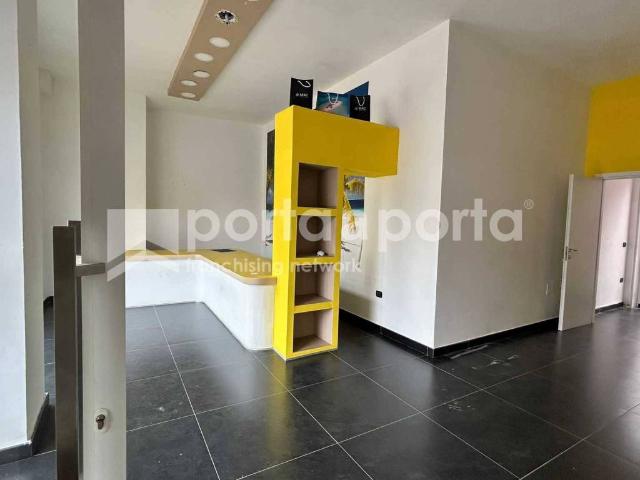 Locale Commerciale in affitto a San Prisco, Campania
