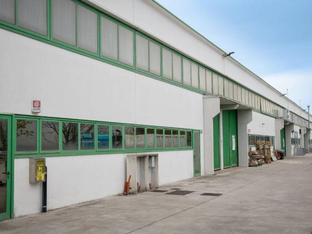 Locale Commerciale in affitto a San Quirino, Friuli-Venezia Giulia