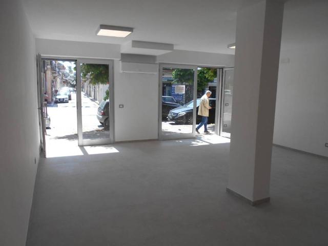 Locale Commerciale in affitto a Puglia, Foggia