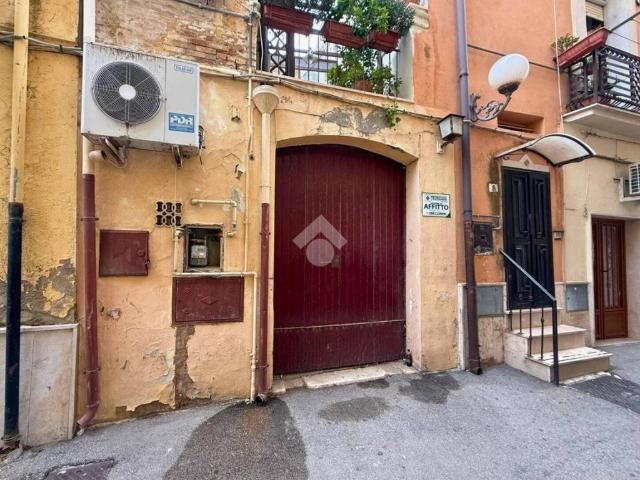 Locale Commerciale in affitto a Puglia, Foggia