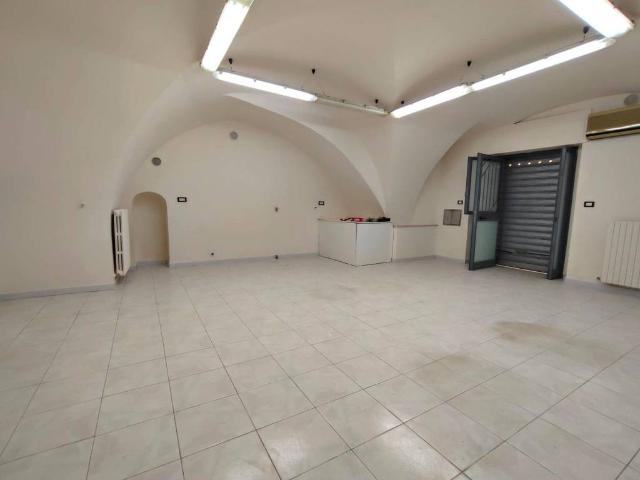Locale Commerciale in affitto a Puglia, Foggia