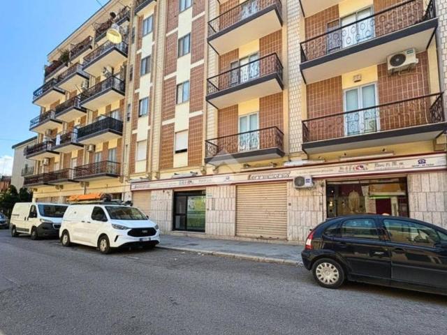 Locale Commerciale in affitto a Puglia, Foggia