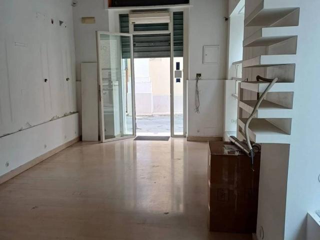 Locale Commerciale in affitto a Puglia, Foggia