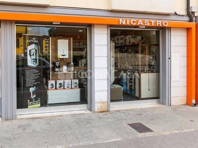 Locale Commerciale in affitto a Puglia, Foggia
