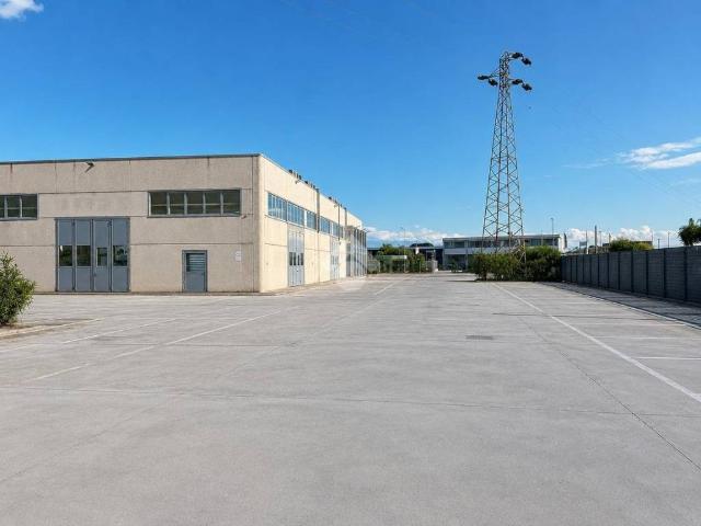 Locale Commerciale in affitto a Puglia, Foggia