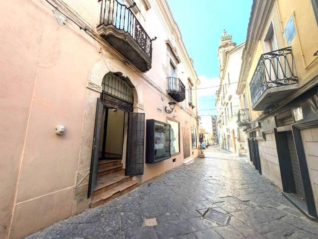 Locale Commerciale in affitto a Puglia, Foggia