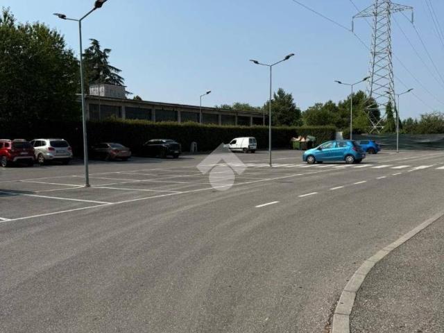Locale Commerciale in affitto a San Vittore Olona, Lombardia