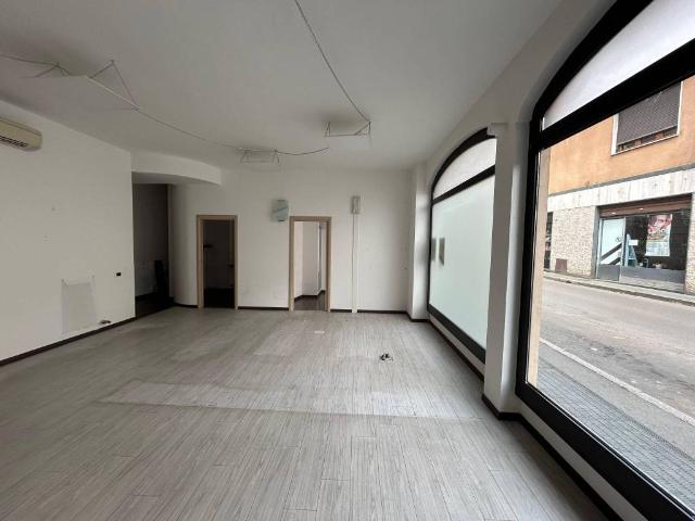 Locale Commerciale in affitto a San Vittore Olona, Lombardia