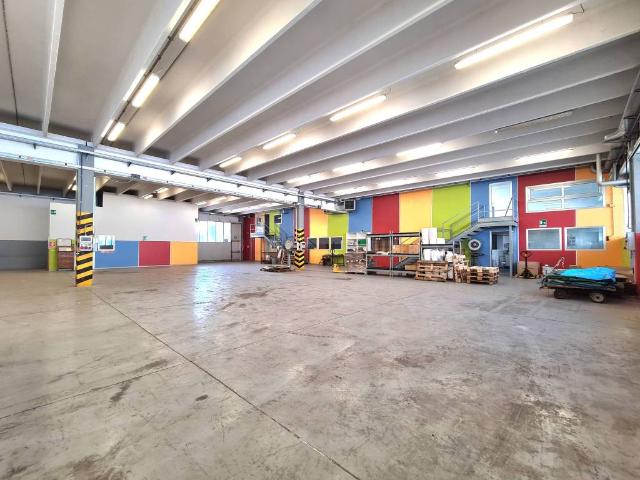 Locale Commerciale in affitto a San Vittore Olona, Lombardia
