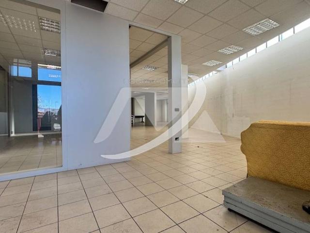 Locale Commerciale in affitto a San Vittore Olona, Lombardia