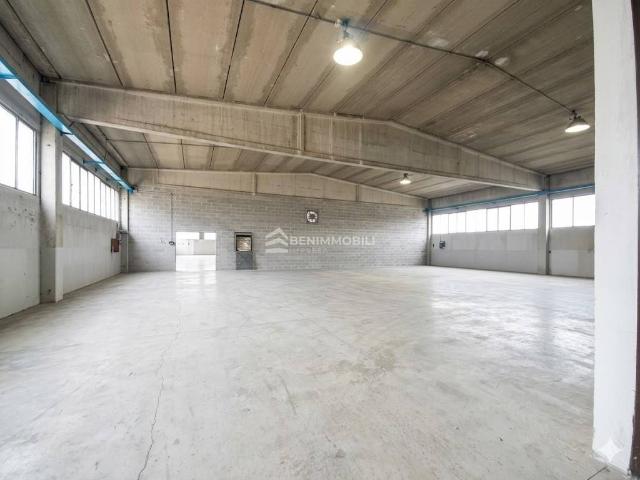 Locale Commerciale in affitto a San Zeno Naviglio, Lombardia