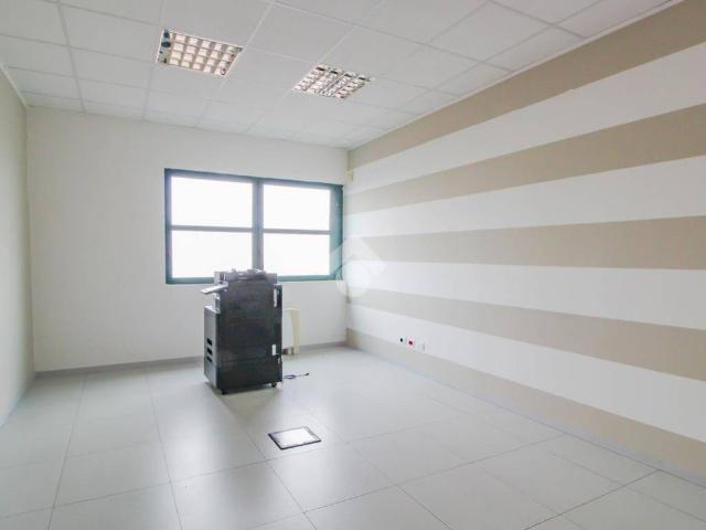 Locale Commerciale in affitto a San Zenone Al Lambro, Lombardia