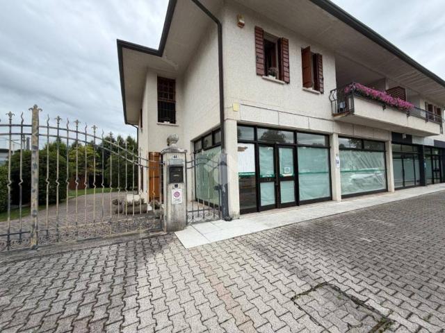 Locale Commerciale in affitto a Fonte, San Zenone Degli Ezzelini