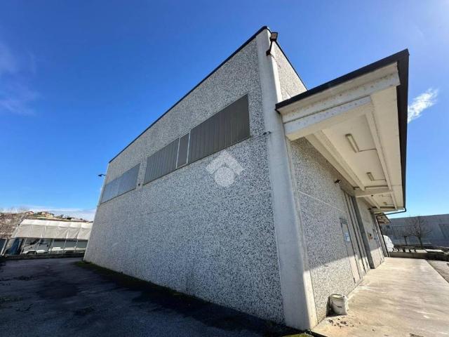 Locale Commerciale in affitto a Piemonte, Cuneo
