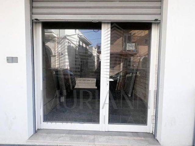 Locale Commerciale in affitto a Puglia, Bari