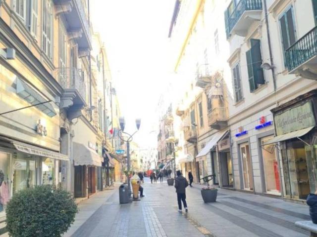 Locale Commerciale in affitto a San Remo, Liguria