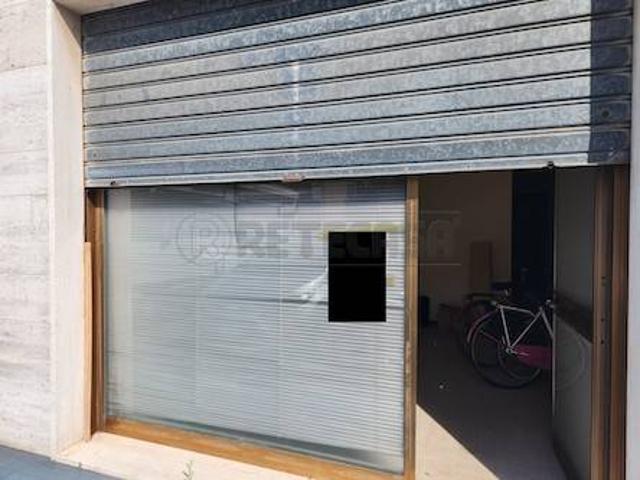 Locale Commerciale in affitto a Sottili, Santa Maria A Monte