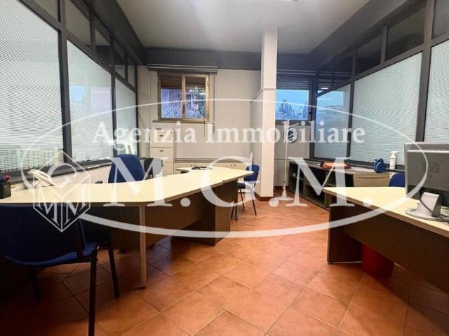 Locale Commerciale in affitto a Sottili, Santa Maria A Monte