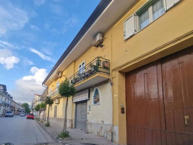 Locale Commerciale in affitto a Sant'Andrea dei Lagni, Santa Maria Capua