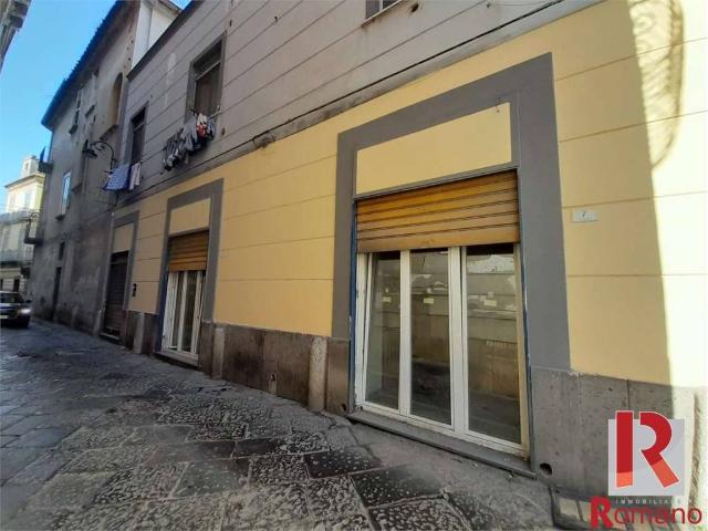 Locale Commerciale in affitto a Sant'Andrea dei Lagni, Santa Maria Capua