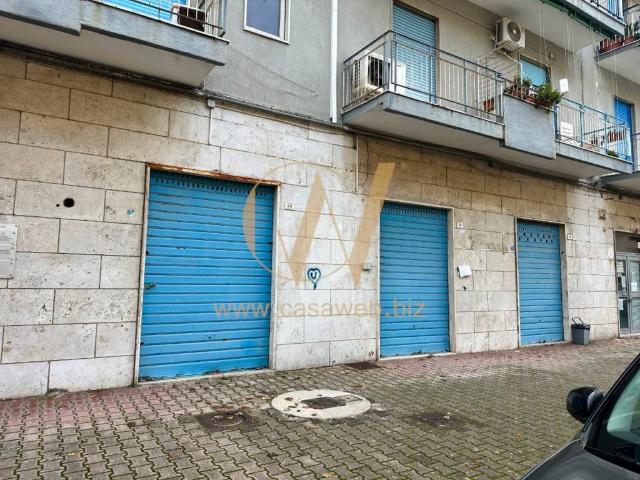 Locale Commerciale in affitto a Santa Maria Capua, Campania