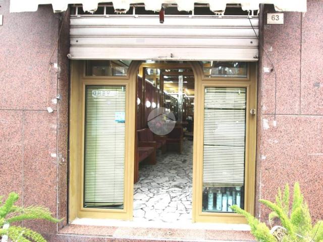 Locale Commerciale in affitto a Sant'Andrea dei Lagni, Santa Maria Capua