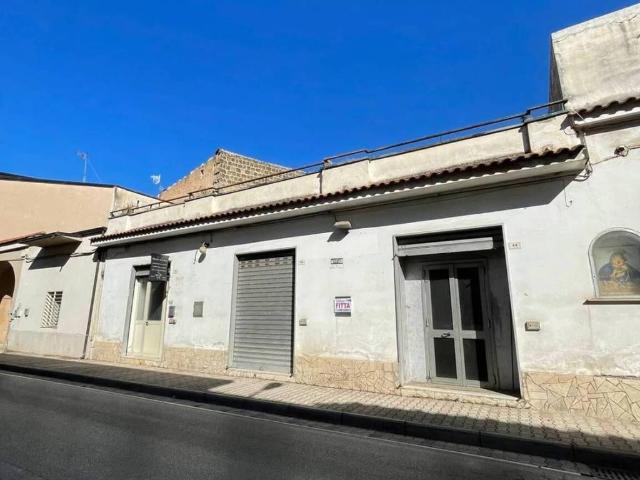 Locale Commerciale in affitto a Sant'Andrea dei Lagni, Santa Maria Capua