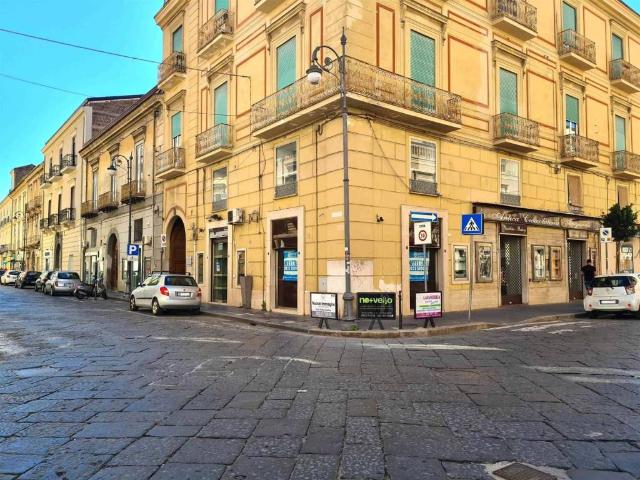 Locale Commerciale in affitto a Sant'Andrea dei Lagni, Santa Maria Capua