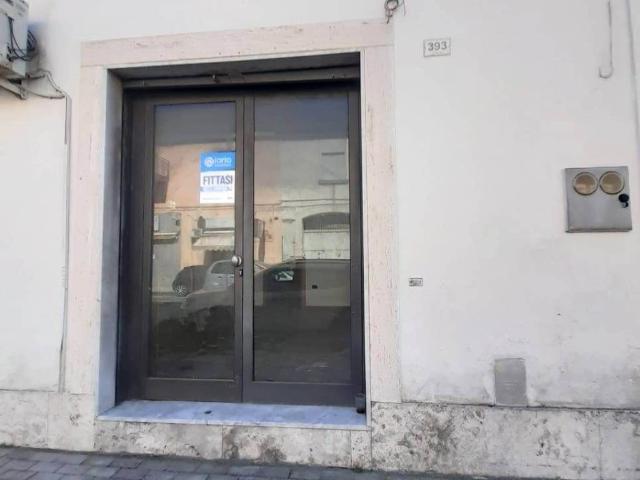 Locale Commerciale in affitto a Santa Maria Capua, Campania
