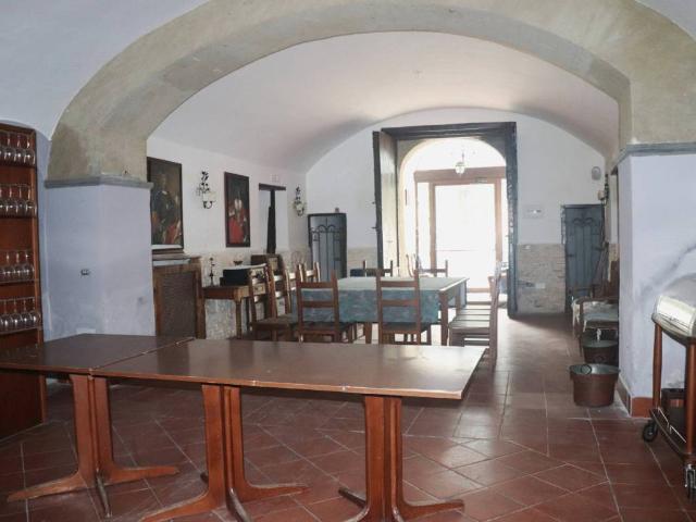 Locale Commerciale in affitto a Sant'agata De' Goti, Campania