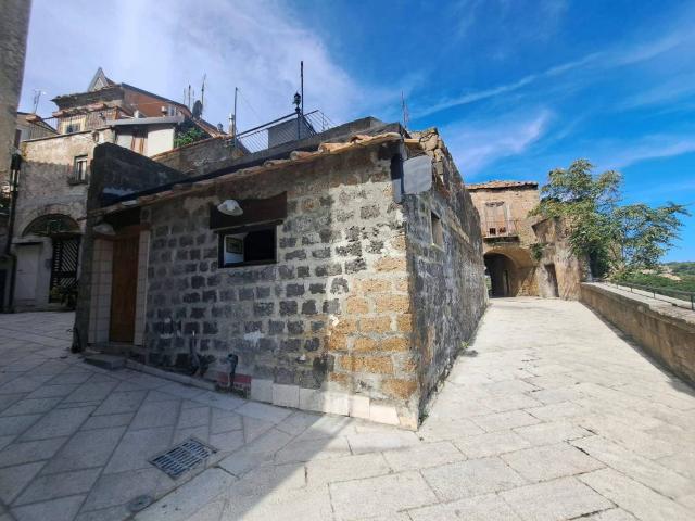 Locale Commerciale in affitto a Centro Storico, Sant'agata De' Goti