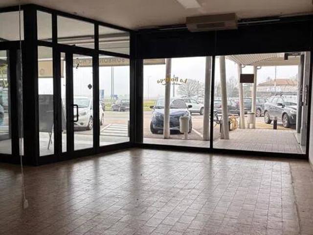 Locale Commerciale in affitto a Unione dei comuni della Bassa Romagna, Sant'agata Sul Santerno
