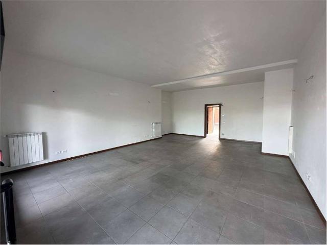 Locale Commerciale in affitto a Sant'alessio Con Vialone, Lombardia