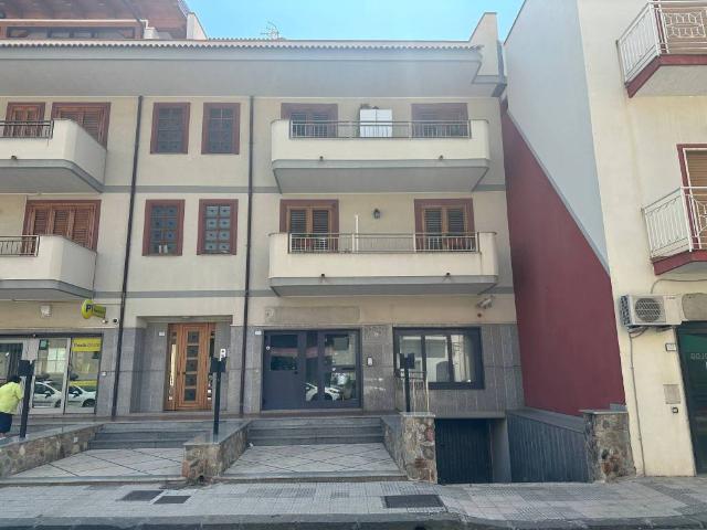 Locale Commerciale in affitto a Sant'Alessio Village, Sant'alessio Siculo