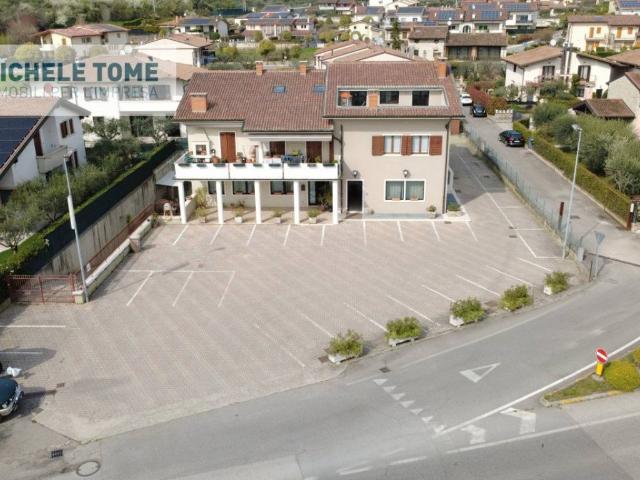 Locale Commerciale in affitto a Sant'ambrogio Di, Veneto