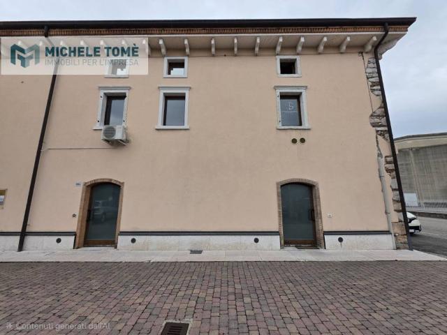 Locale Commerciale in affitto a Domegliara, Sant'ambrogio Di
