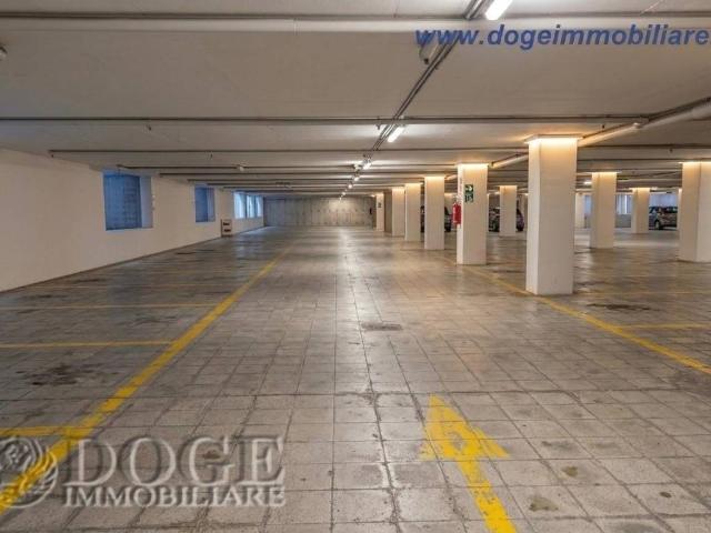 Locale Commerciale in affitto a Domegliara, Sant'ambrogio Di
