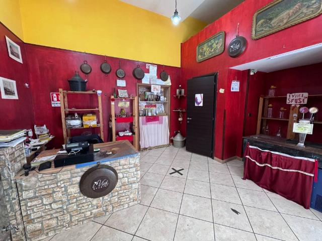 Locale Commerciale in affitto a Sant'anastasia, Campania