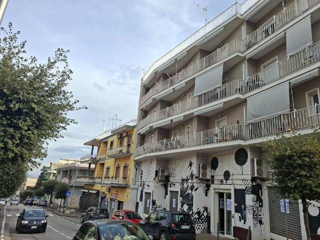 Locale Commerciale in affitto a Sant'anastasia, Campania