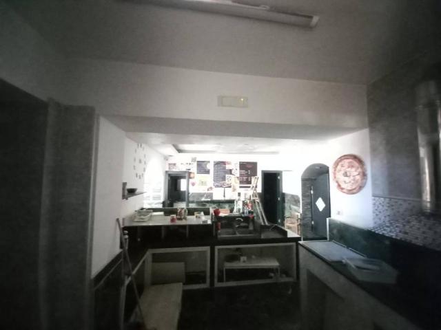 Locale Commerciale in affitto a Sant'anastasia, Campania