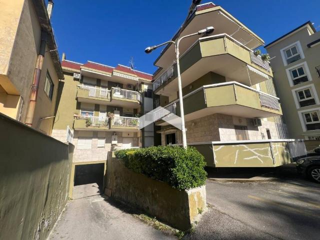 Locale Commerciale in affitto a Sant'anastasia, Campania