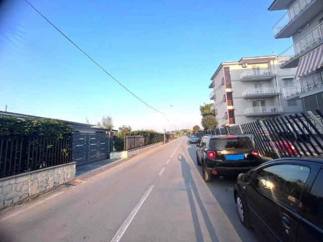 Locale Commerciale in affitto a Sant'anastasia, Campania