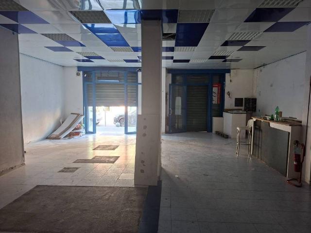 Locale Commerciale in affitto a Sant'anastasia, Campania